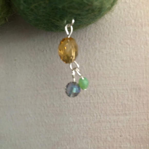 Skull king earrings with felt balls - Picture 6 of 7